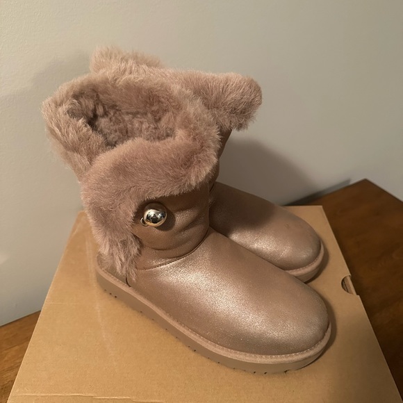 UGG Shoes - UGG W CLASSIC FLUFF PIN BOOTS ANTIQUE PEARL - NEW